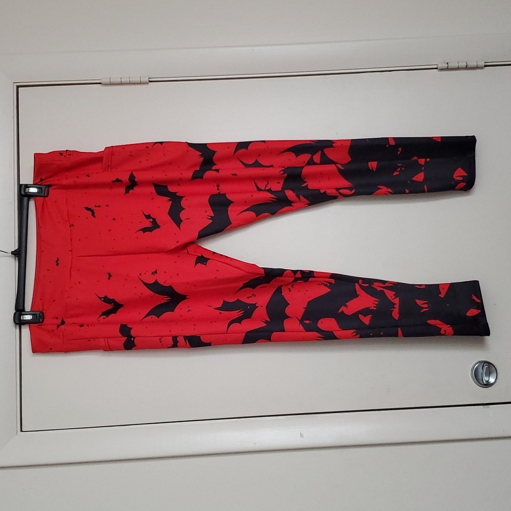 *NWT* Vampire Freak's Blood Bat Pocket Leggings